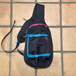 パタゴニア(patagonia)のPatagonia アトムスリング 8L 新品 完売カラー 入手困難!!(ボディーバッグ)