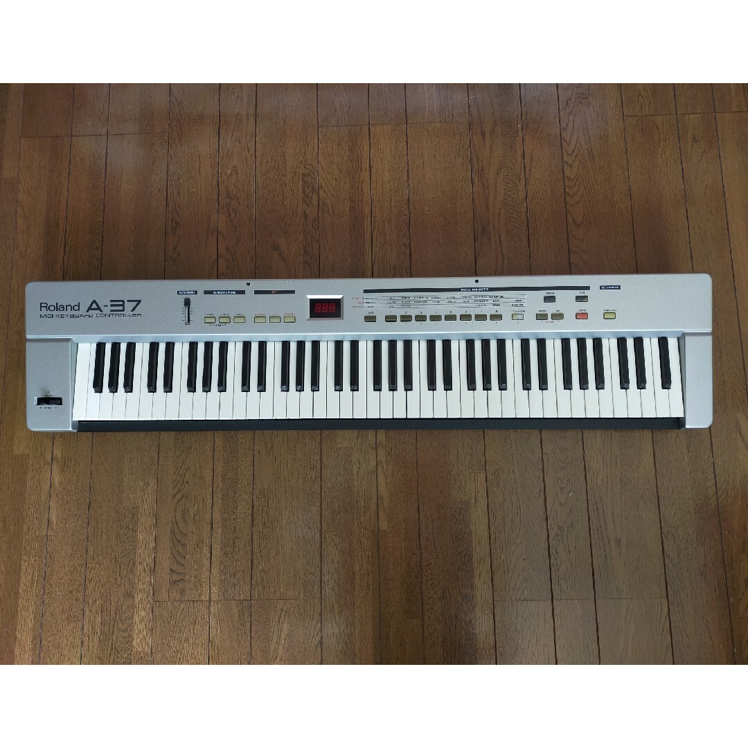 Roland(ローランド)のローランドA-37MIDIキーボードコントローラ 楽器のDTM/DAW(MIDIコントローラー)の商品写真