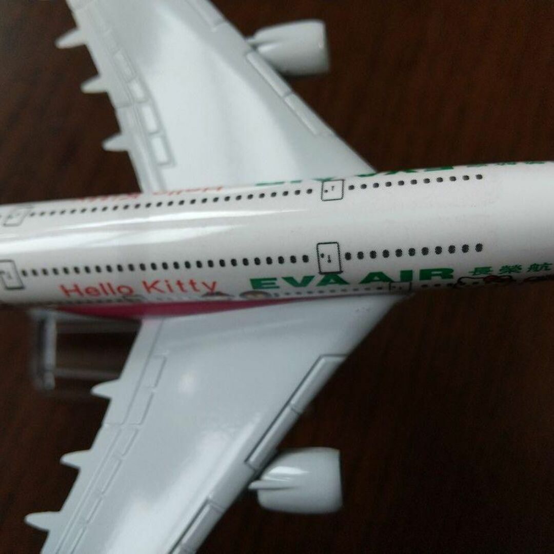 【ピンク】キティ エバー航空 A380 飛行機模型 15cm エンタメ/ホビーのおもちゃ/ぬいぐるみ(模型/プラモデル)の商品写真