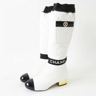 シャネル(CHANEL)の美品◎伊製 CHANEL シャネル 21K G38428 レディース 2WAY バイカラー ロゴ×ココマーク ロングブーツ／ショートブーツ 白×黒 36 箱付き(ブーツ)