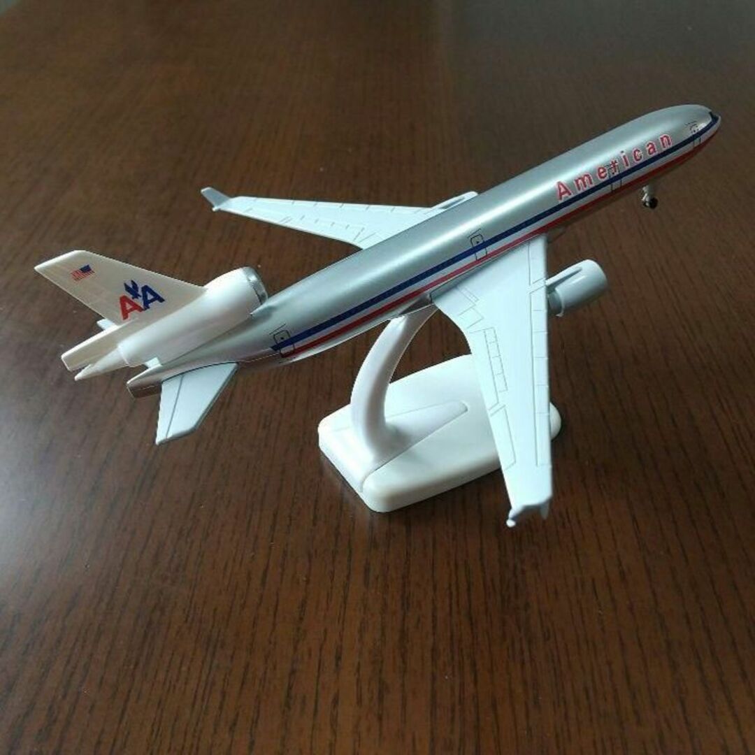 アメリカン航空 MD-11 飛行機模型 21cm エンタメ/ホビーのおもちゃ/ぬいぐるみ(模型/プラモデル)の商品写真