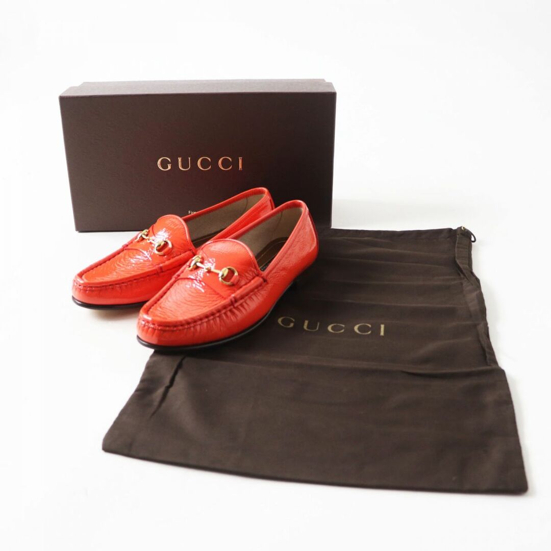 Gucci(グッチ)の未使用品◎伊製 GUCCI グッチ 1953コレクション ホースビットローファー パテントレザー オレンジ系×ゴールド金具 35 1／2 箱・保管袋付き レディースの靴/シューズ(ローファー/革靴)の商品写真