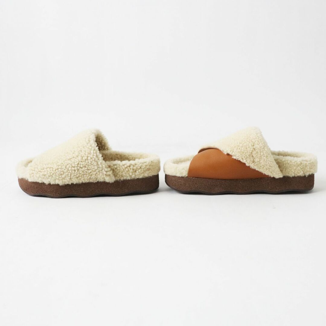 Chloe(クロエ)の未使用品◎正規品 定価89100円 Chloe クロエ WAVY SLIDES レディース ムートンレザー フラットサンダル ブラウン×ベージュ 35 箱・袋付き レディースの靴/シューズ(サンダル)の商品写真