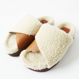 クロエ(Chloe)の未使用品◎正規品 定価89100円 Chloe クロエ WAVY SLIDES レディース ムートンレザー フラットサンダル ブラウン×ベージュ 35 箱・袋付き(サンダル)