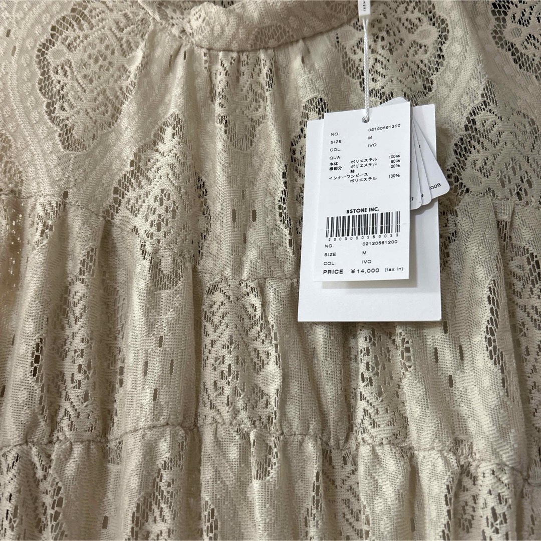 Ameri VINTAGE(アメリヴィンテージ)のAMERI☁️LACE SHIRRING DRESS 新品　Mサイズ レディースのワンピース(ロングワンピース/マキシワンピース)の商品写真