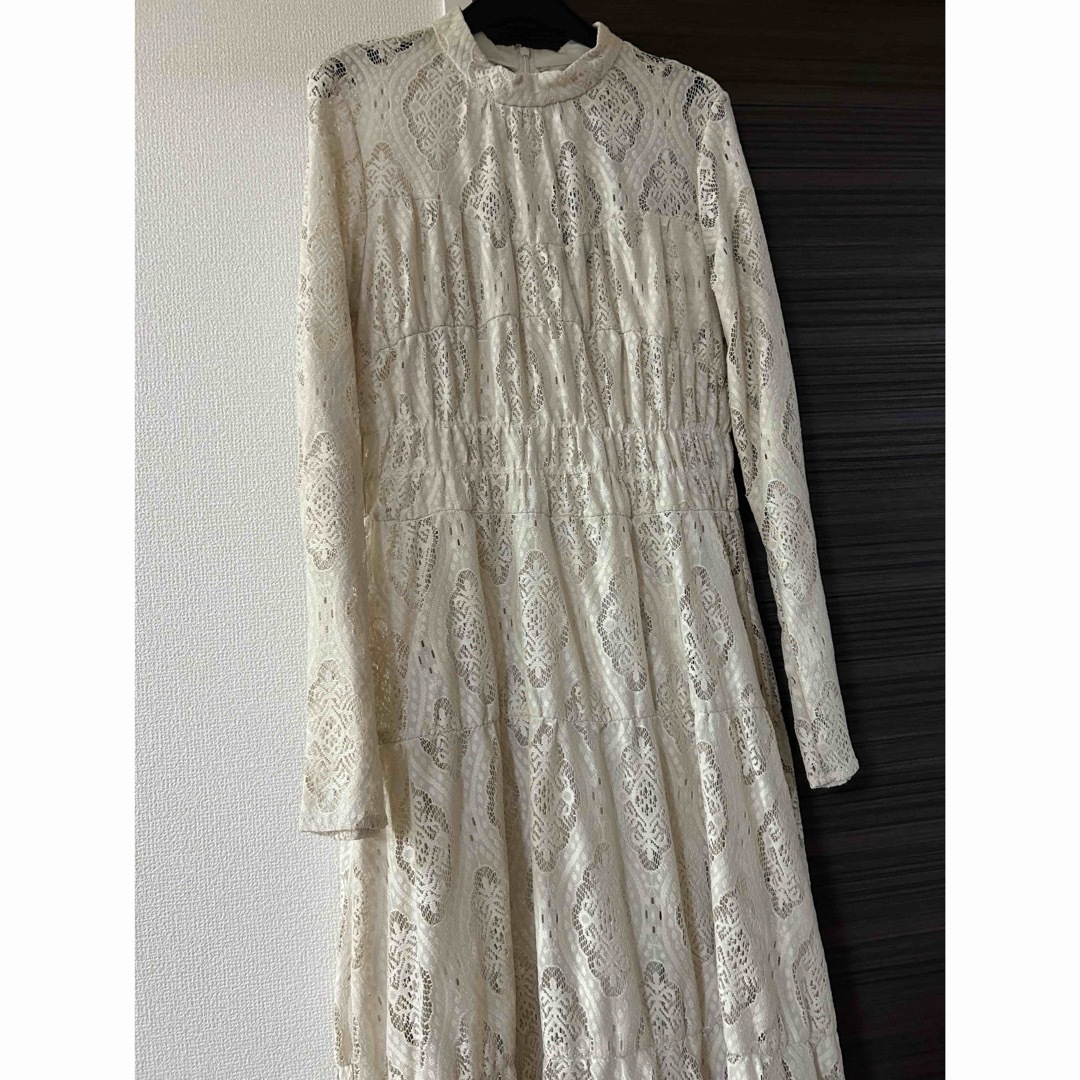 Ameri VINTAGE(アメリヴィンテージ)のAMERI☁️LACE SHIRRING DRESS 新品　Mサイズ レディースのワンピース(ロングワンピース/マキシワンピース)の商品写真