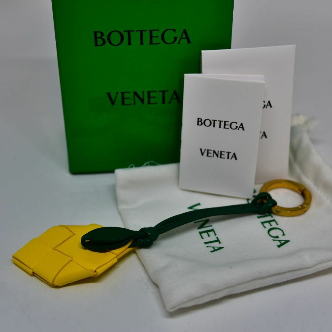 Bottega Veneta(ボッテガヴェネタ)のほぼ新品 鑑定済 BOTTEGA VENETA ボッテガヴェネタ  キーホルダー レディースのファッション小物(キーホルダー)の商品写真