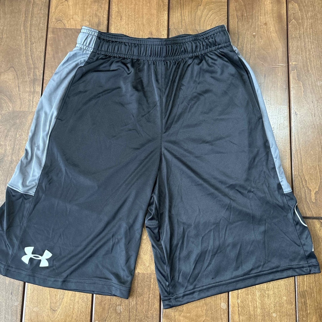 UNDER ARMOUR(アンダーアーマー)のアンダーアーマー　ハーフパンツ　YLG ジュニア スポーツ/アウトドアのサッカー/フットサル(ウェア)の商品写真