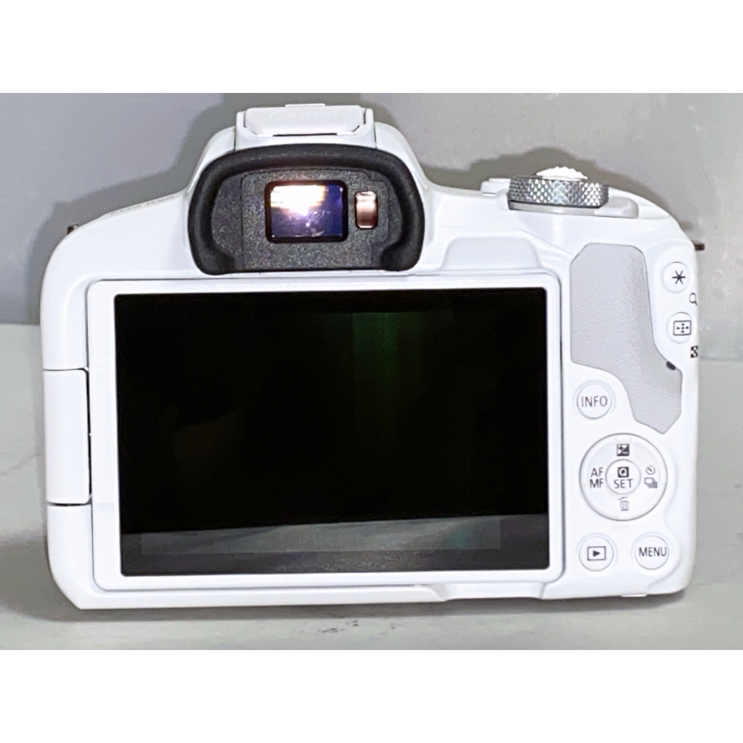 Canon(キヤノン)の【未使用品】Canon EOS R50 18-45mm レンズキット カメラ スマホ/家電/カメラのカメラ(ミラーレス一眼)の商品写真
