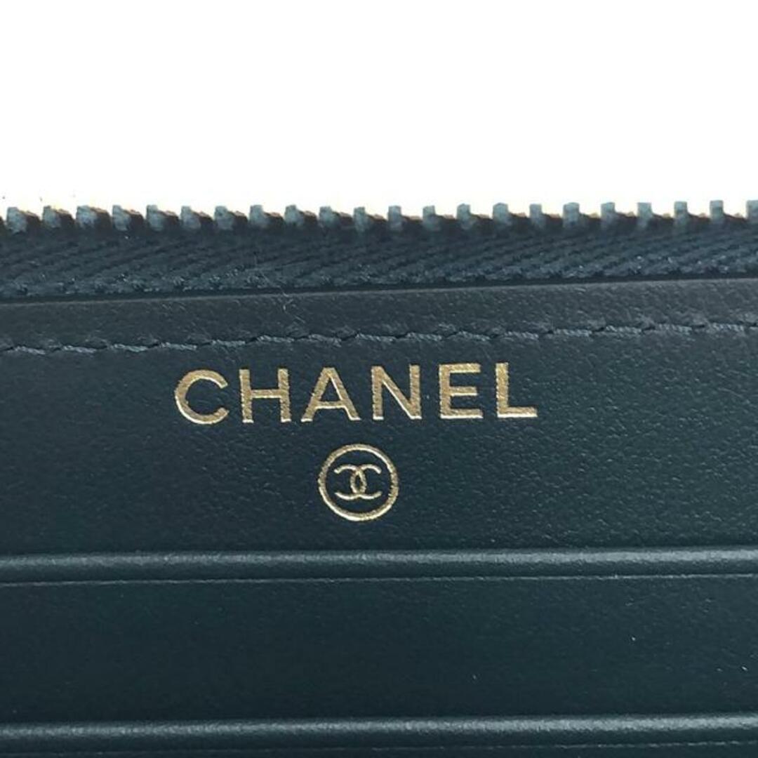 CHANEL(シャネル)の【美品】  CHANEL / シャネル | 19 マキシマトラッセ ラムスキン レザー ミディアム ウォレット コンパクト 財布 | グリーン系 | レディース レディースのファッション小物(財布)の商品写真