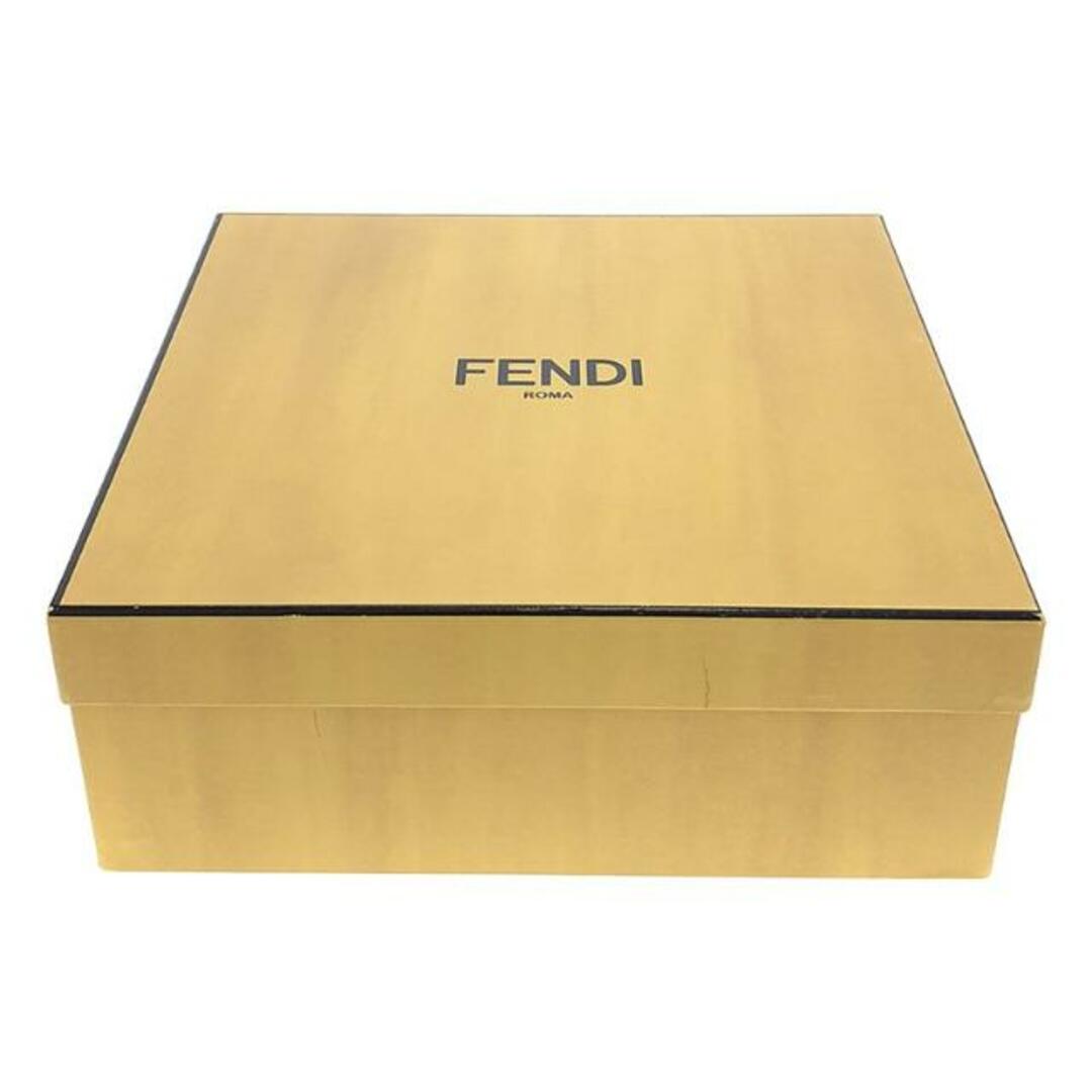 FENDI(フェンディ)のFENDI / フェンディ | スクエアトゥ バックロゴジップ レザーショートブーツ ブーディ | 38 | ホワイト | レディース レディースの靴/シューズ(ブーツ)の商品写真