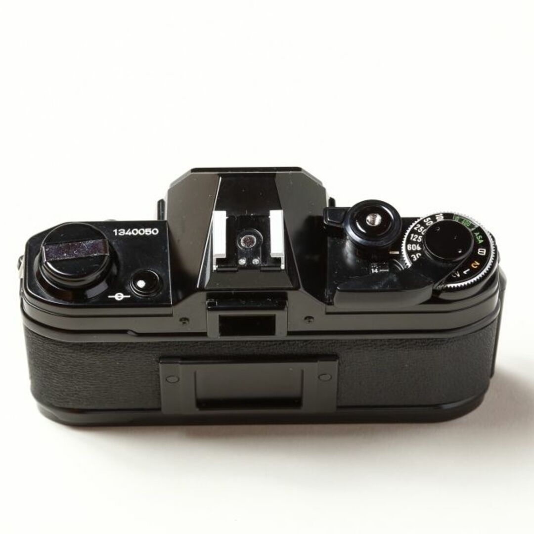 Canon(キヤノン)のcanon キャノン　AE-1  ブラックボディ　と  FD28mm F2.8 スマホ/家電/カメラのカメラ(フィルムカメラ)の商品写真