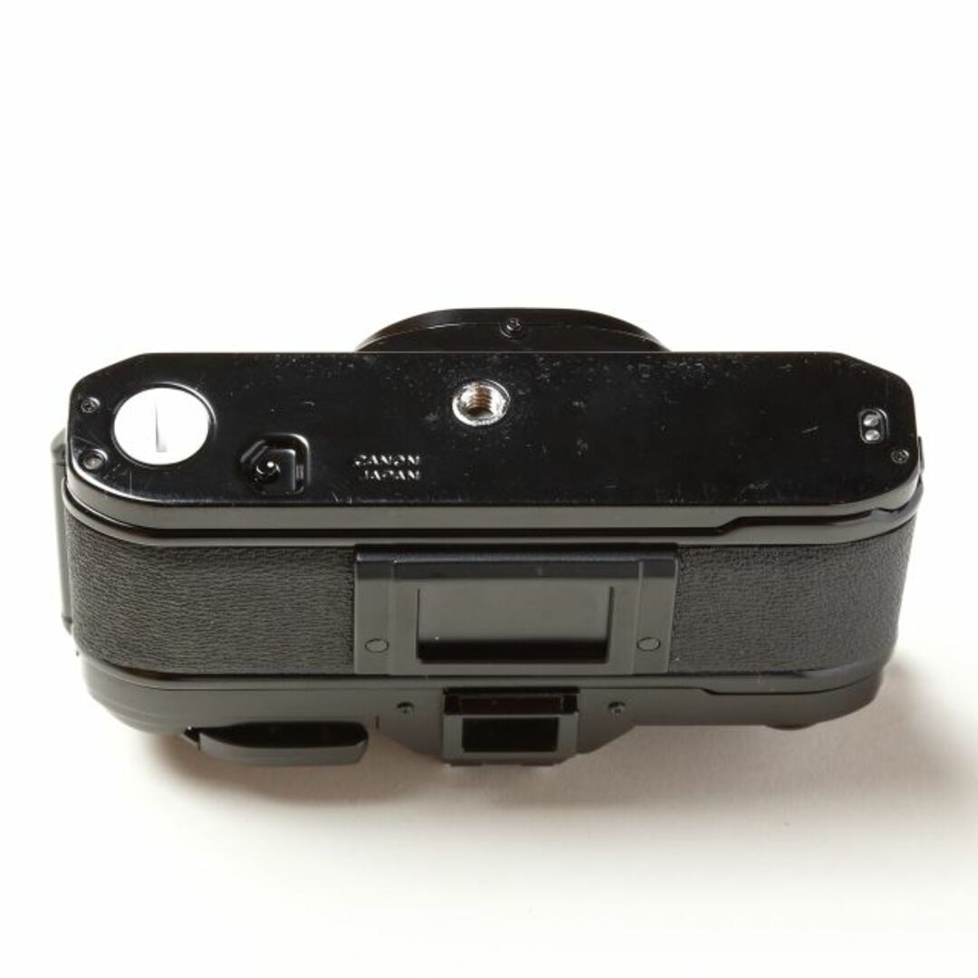 Canon(キヤノン)のcanon キャノン　AE-1  ブラックボディ　と  FD28mm F2.8 スマホ/家電/カメラのカメラ(フィルムカメラ)の商品写真