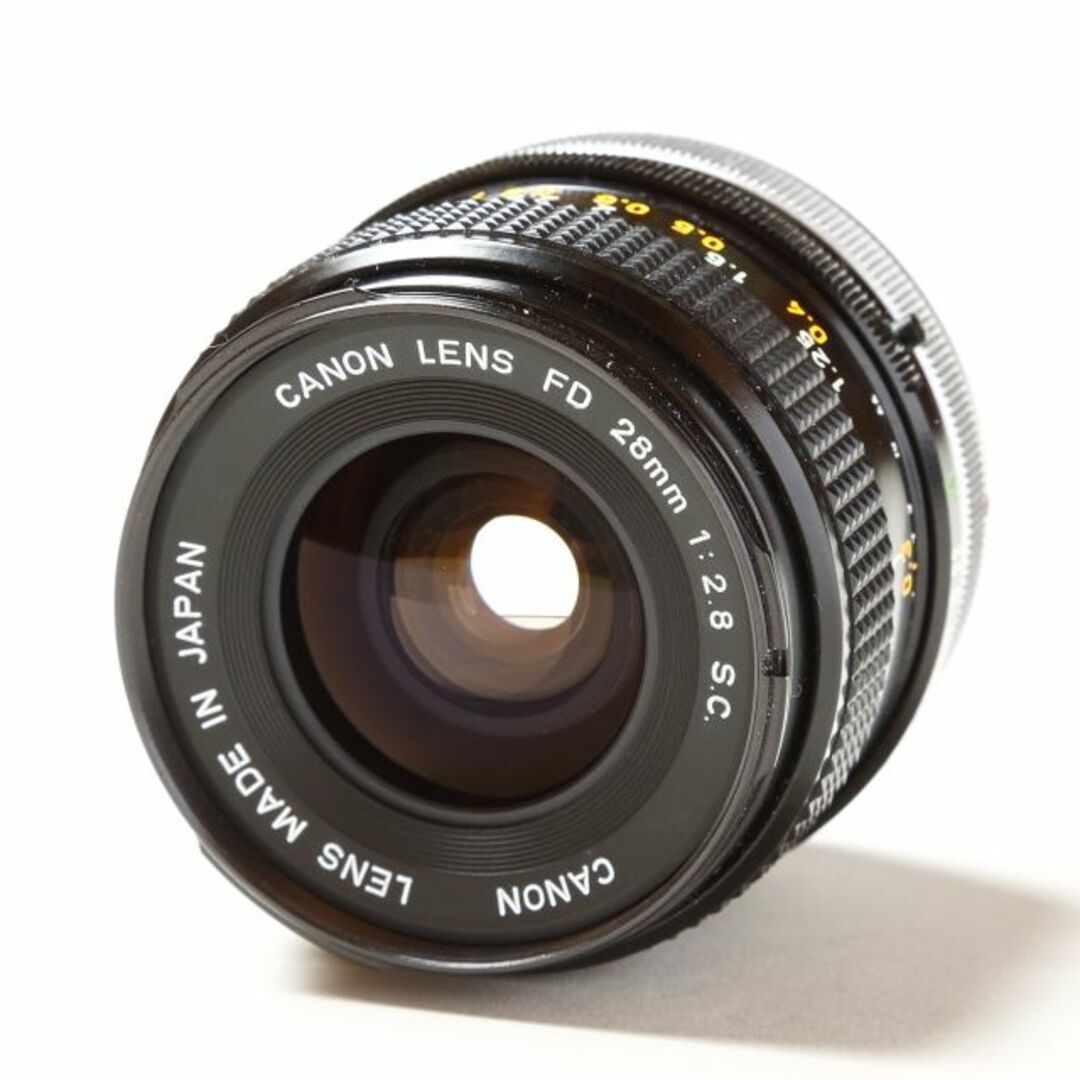 Canon(キヤノン)のcanon キャノン　AE-1  ブラックボディ　と  FD28mm F2.8 スマホ/家電/カメラのカメラ(フィルムカメラ)の商品写真