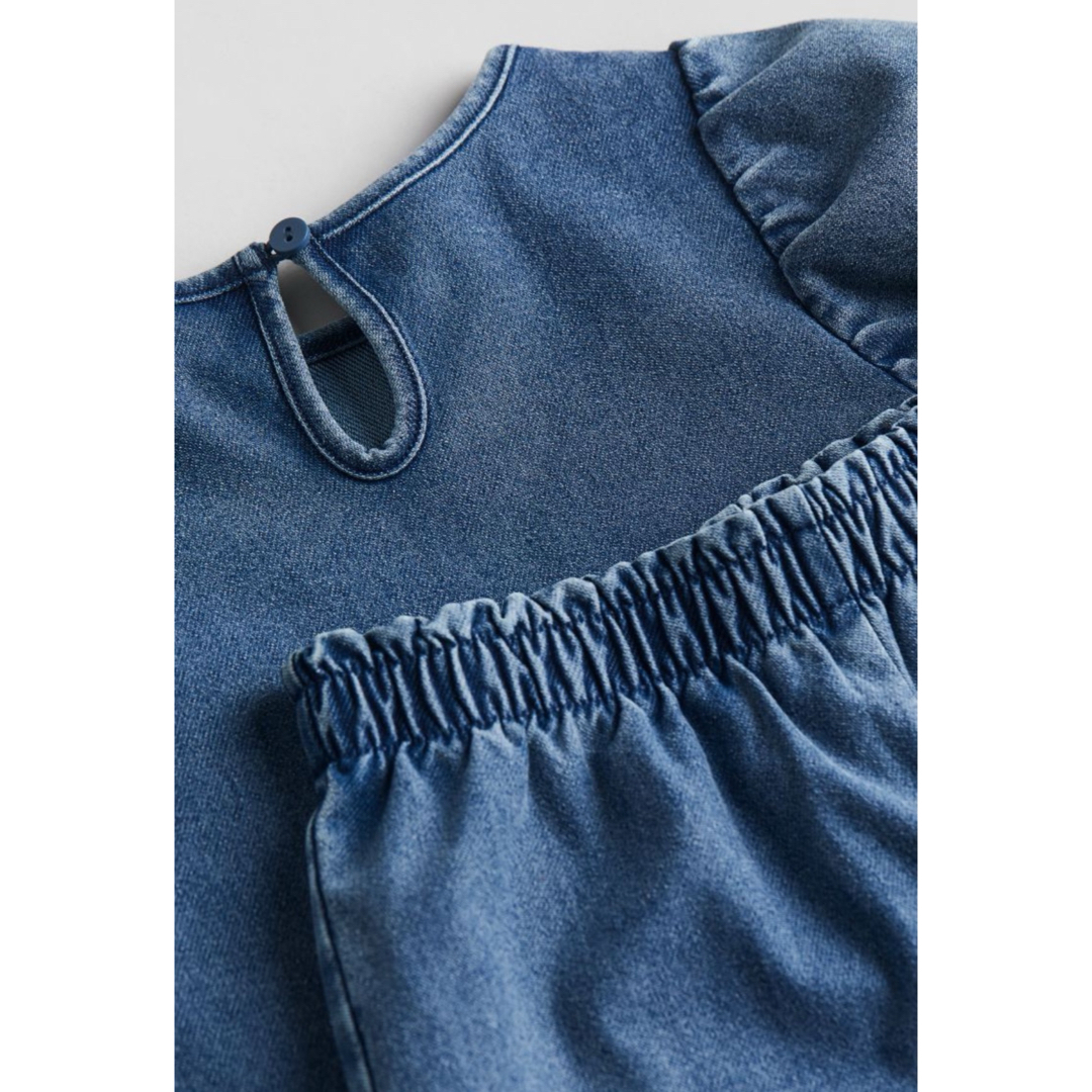 H&M(エイチアンドエム)の《新作》新品　女の子　トップス&ショートパンツ　セットアップ　130 キッズ/ベビー/マタニティのキッズ服女の子用(90cm~)(Tシャツ/カットソー)の商品写真