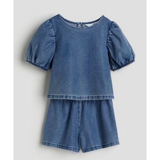 エイチアンドエム(H&M)の《新作》新品　女の子　トップス&ショートパンツ　セットアップ　130(Tシャツ/カットソー)