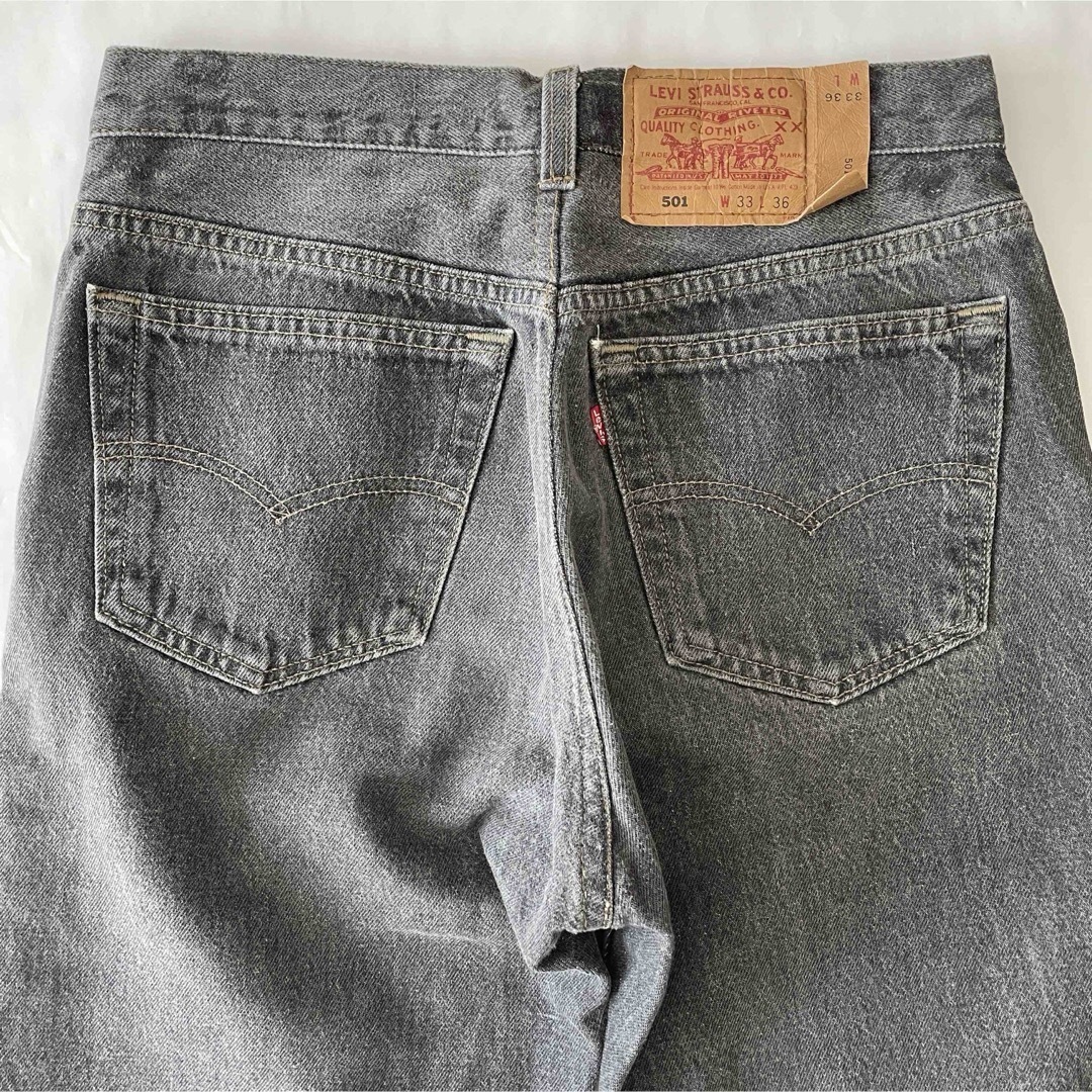 Levi's(リーバイス)のLEVIS 501 古着 デニム 黒 ジーンズ ダメージ【L】 USA製 レディースのパンツ(デニム/ジーンズ)の商品写真