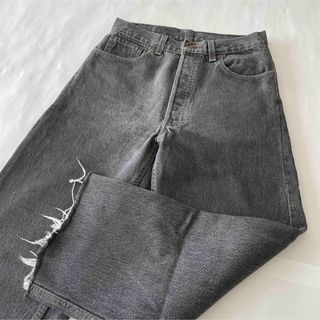 リーバイス(Levi's)のLEVIS 501 古着 デニム 黒 ジーンズ ダメージ【L】 USA製(デニム/ジーンズ)