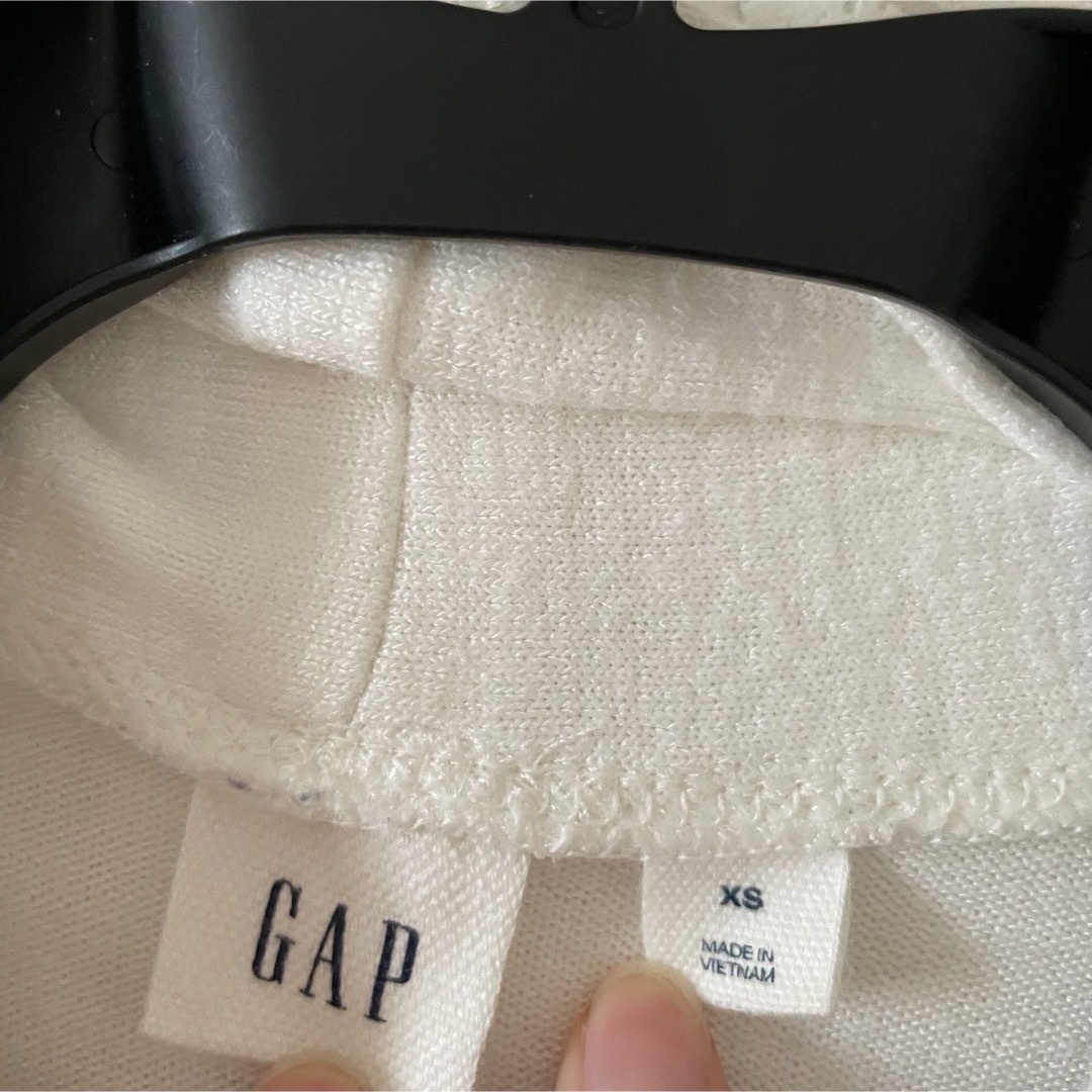 GAP(ギャップ)のgap 白　カーディガン　 レディースのトップス(カーディガン)の商品写真