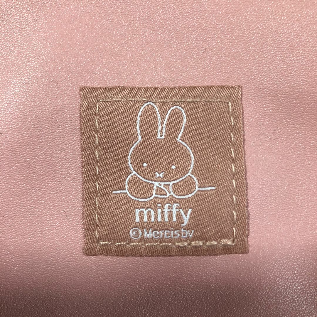 miffy(ミッフィー)のミッフィー　もこもこポーチ　13㎝×13㎝ レディースのファッション小物(ポーチ)の商品写真