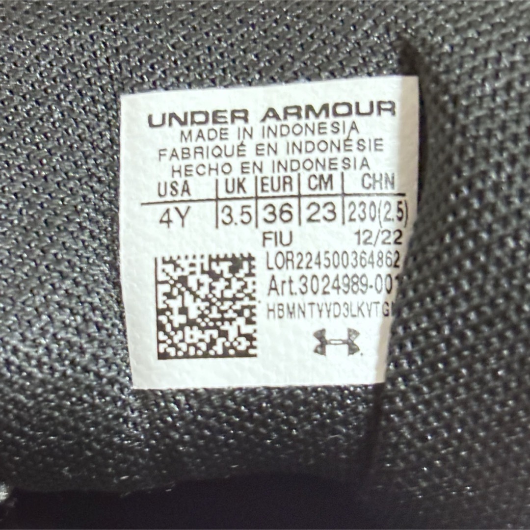 UNDER ARMOUR(アンダーアーマー)のUNDER ARMOUR ランニングシューズ レディースの靴/シューズ(スニーカー)の商品写真