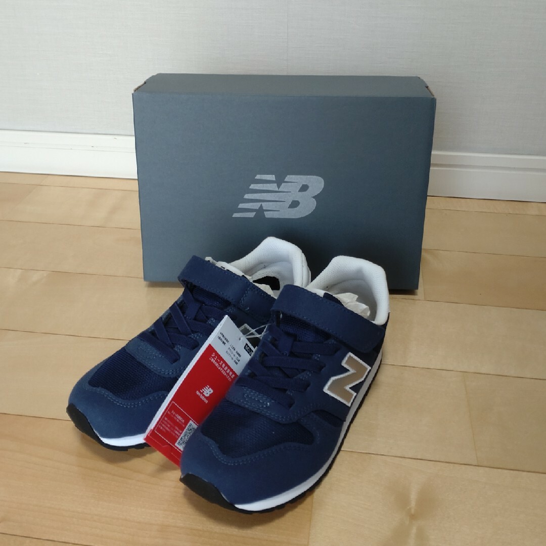 New Balance(ニューバランス)の【新品】ニューバランス　YV373 KN2 ネイビー 22.0cm キッズ/ベビー/マタニティのキッズ靴/シューズ(15cm~)(スニーカー)の商品写真