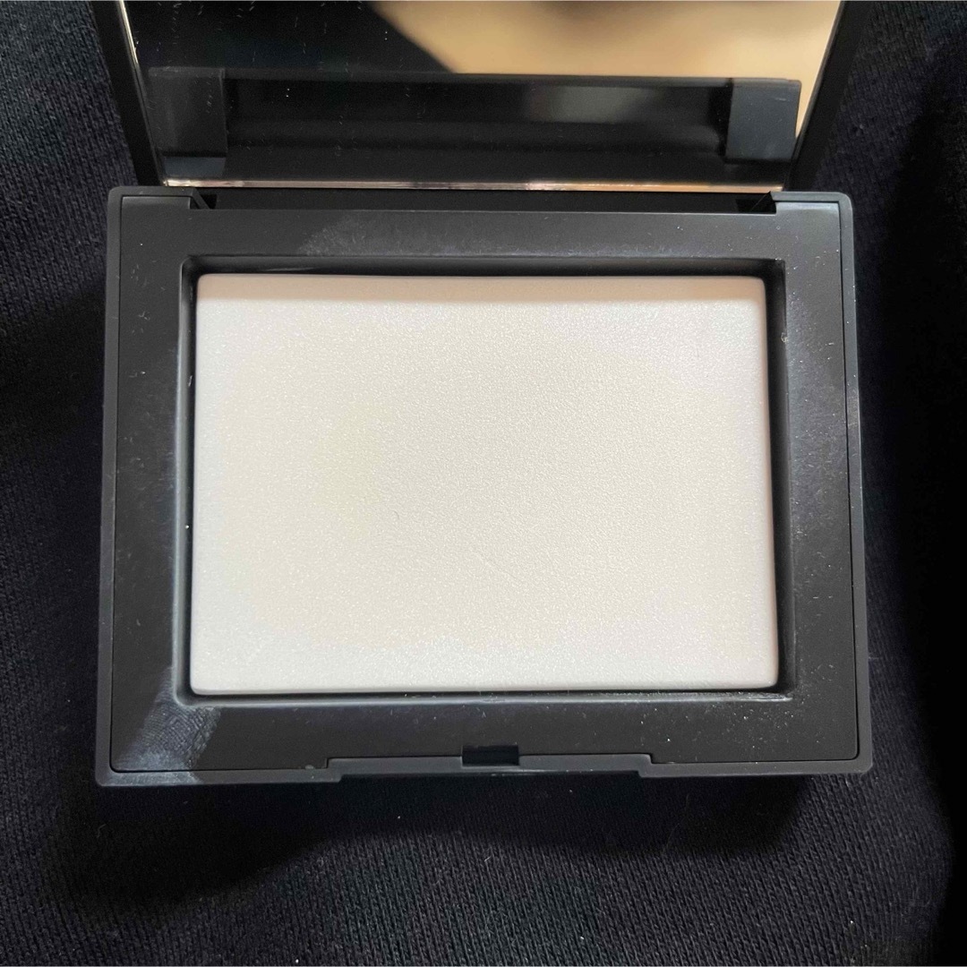 NARS(ナーズ)のNARS パウダー 10g コスメ/美容のベースメイク/化粧品(フェイスパウダー)の商品写真