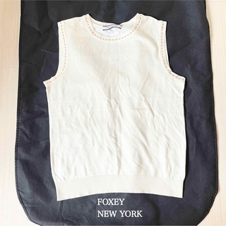 フォクシー(FOXEY)のFOXEY NEWYORK シルク100% ノースリーブニット　トップス　(カットソー(半袖/袖なし))