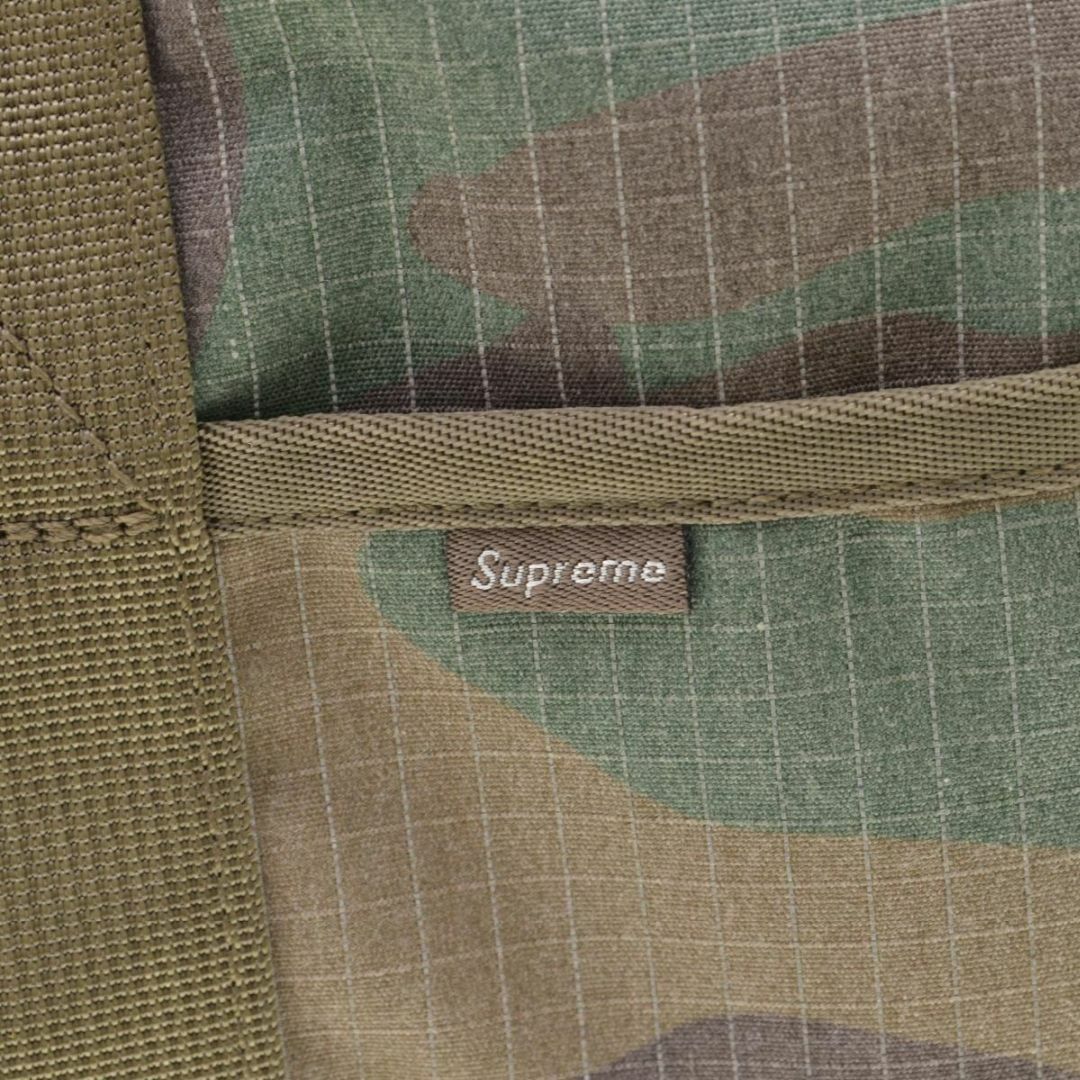 Supreme(シュプリーム)の【SUPREME】24SS Duffle Bag Woodland Camo メンズのバッグ(ボストンバッグ)の商品写真