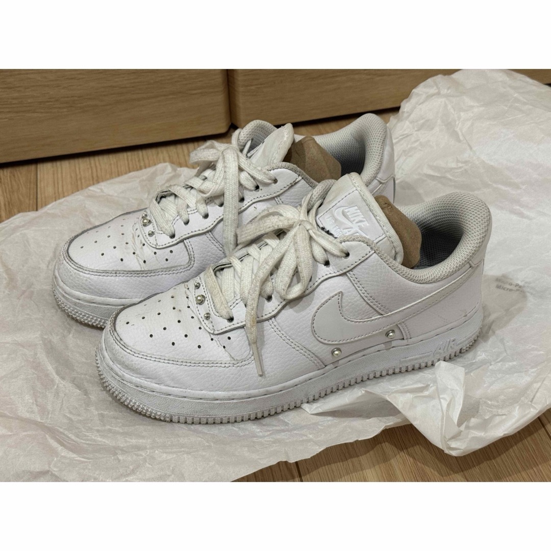 NIKE(ナイキ)のNike WMNS Air Force 1 Low '07 SE Pearls レディースの靴/シューズ(スニーカー)の商品写真