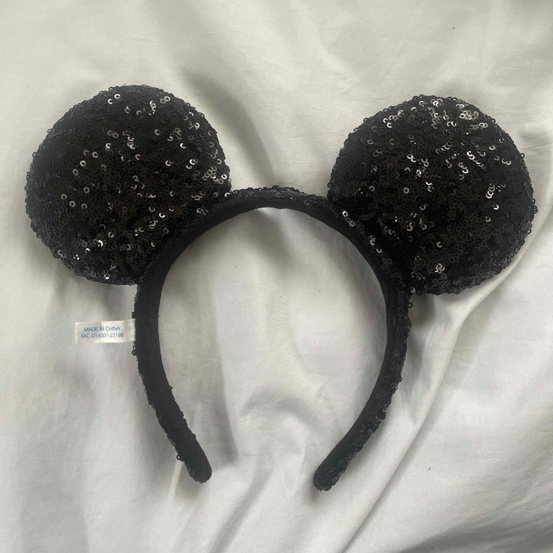 Disney(ディズニー)のディズニー　ミッキーカチューシャ　スパンコール レディースのヘアアクセサリー(カチューシャ)の商品写真