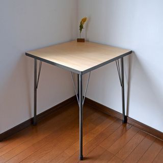 Simple cafe table black 60 iron leg(家具)