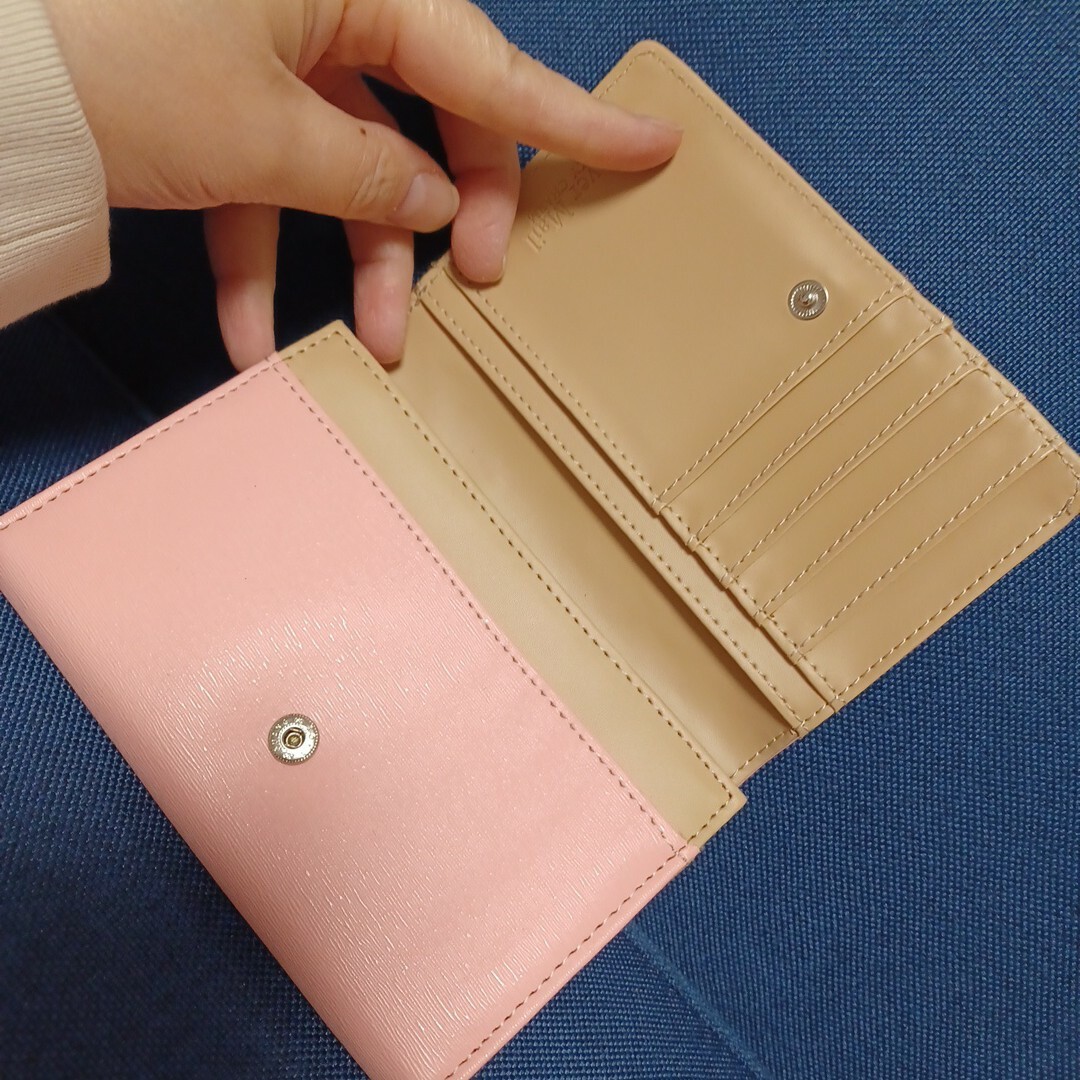 【美品】レディース二つ折り財布 レディースのファッション小物(財布)の商品写真