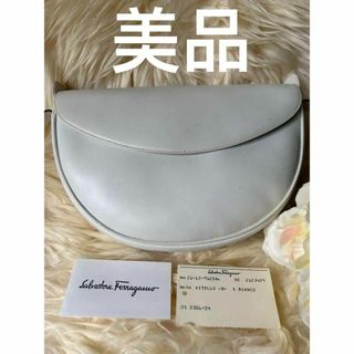 フェラガモ(Ferragamo)の【本物保証】 美品 フェラガモ ショルダーバッグ　ホワイト(ショルダーバッグ)