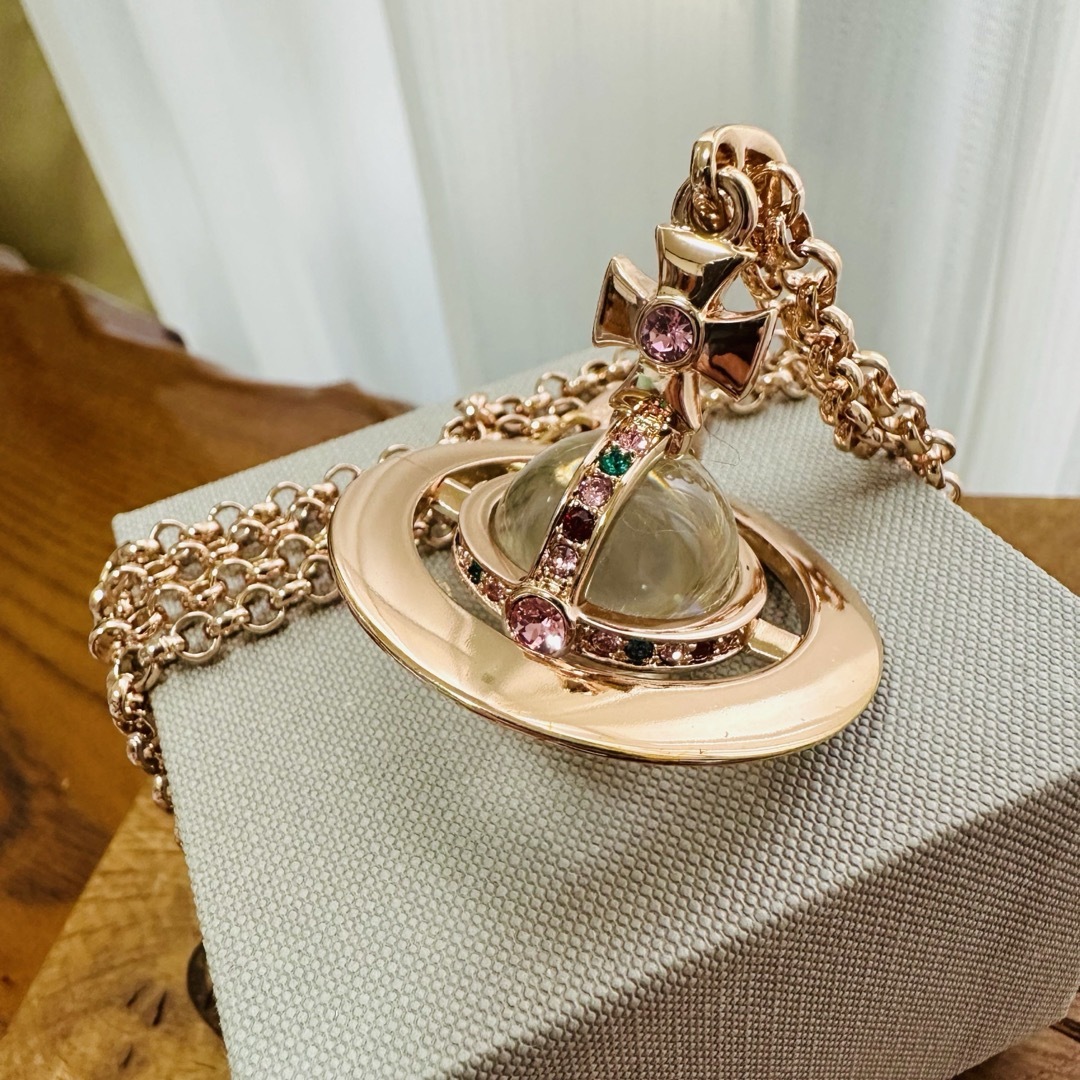 Vivienne Westwood(ヴィヴィアンウエストウッド)の☆SALE☆正規品VivienneWestwood スモールオーブピンクゴールド レディースのアクセサリー(ネックレス)の商品写真