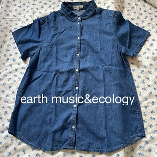 アースミュージックアンドエコロジー(earth music & ecology)のまる襟かわいいデニムシャツ　春物　重ね着　(シャツ)