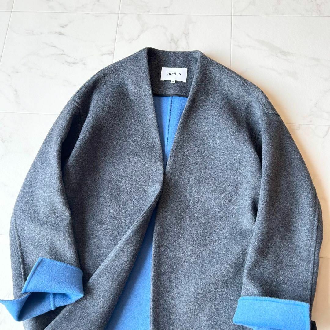 ENFOLD(エンフォルド)の美品✨ENFOLD ウールリバーノーカラーコート　グレー×ブルー　36 レディースのジャケット/アウター(ロングコート)の商品写真