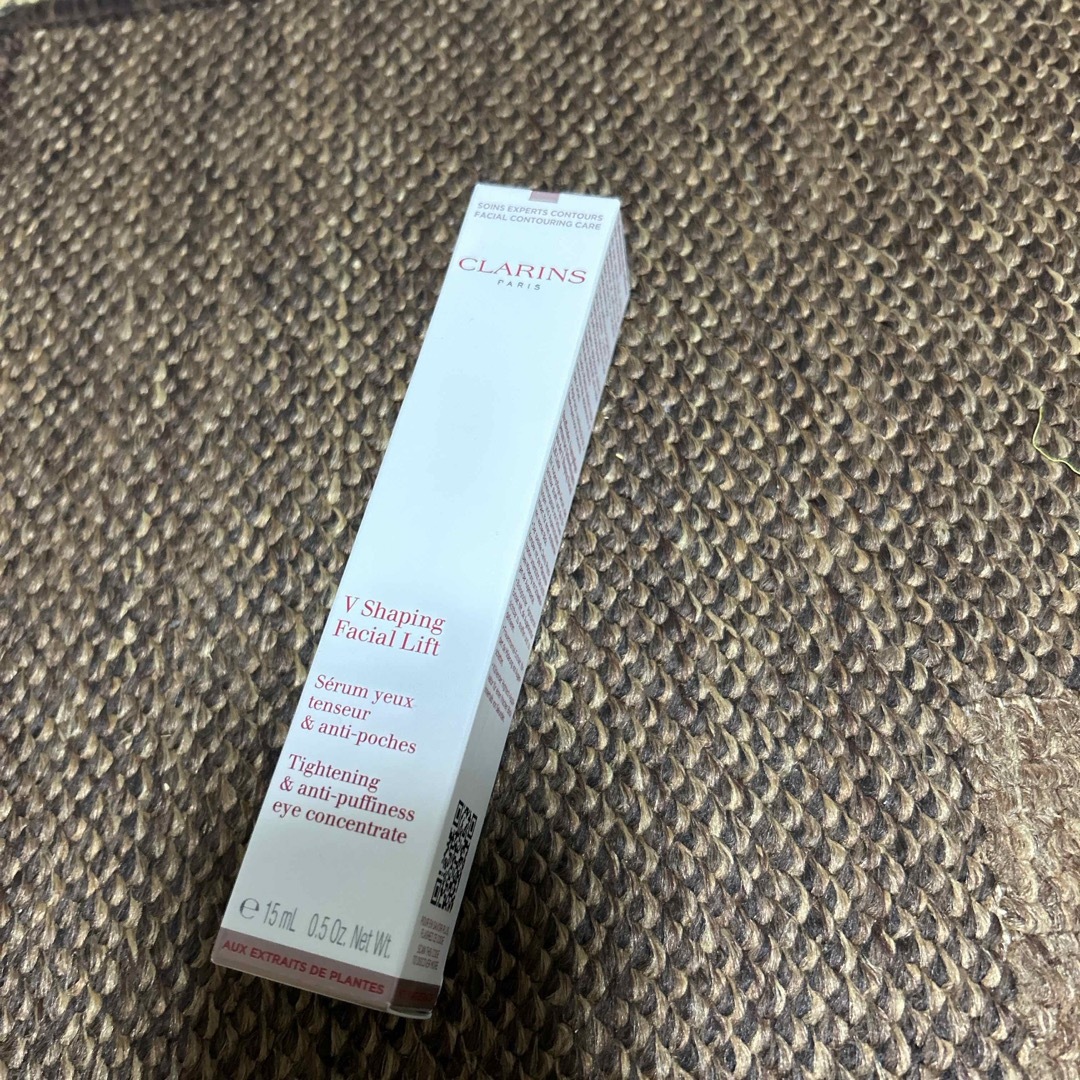 CLARINS(クラランス)の新品未使用 クラランス 目元美容液 コスメ/美容のスキンケア/基礎化粧品(アイケア/アイクリーム)の商品写真