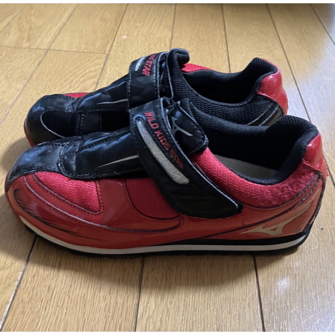 MIZUNO(ミズノ)の【あき様専用】ミズノ キッズスニーカー WKスター3  レッド20.5 キッズ/ベビー/マタニティのキッズ靴/シューズ(15cm~)(スニーカー)の商品写真