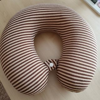 ネックピロー　枕　クッション(枕)