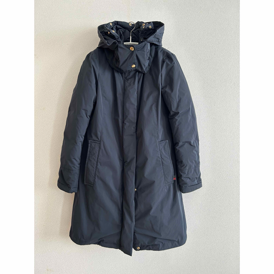 WOOLRICH(ウールリッチ)のウールリッチ　トゥモローランド別注　ボウブリッジ　紺　XS レディースのジャケット/アウター(ダウンコート)の商品写真