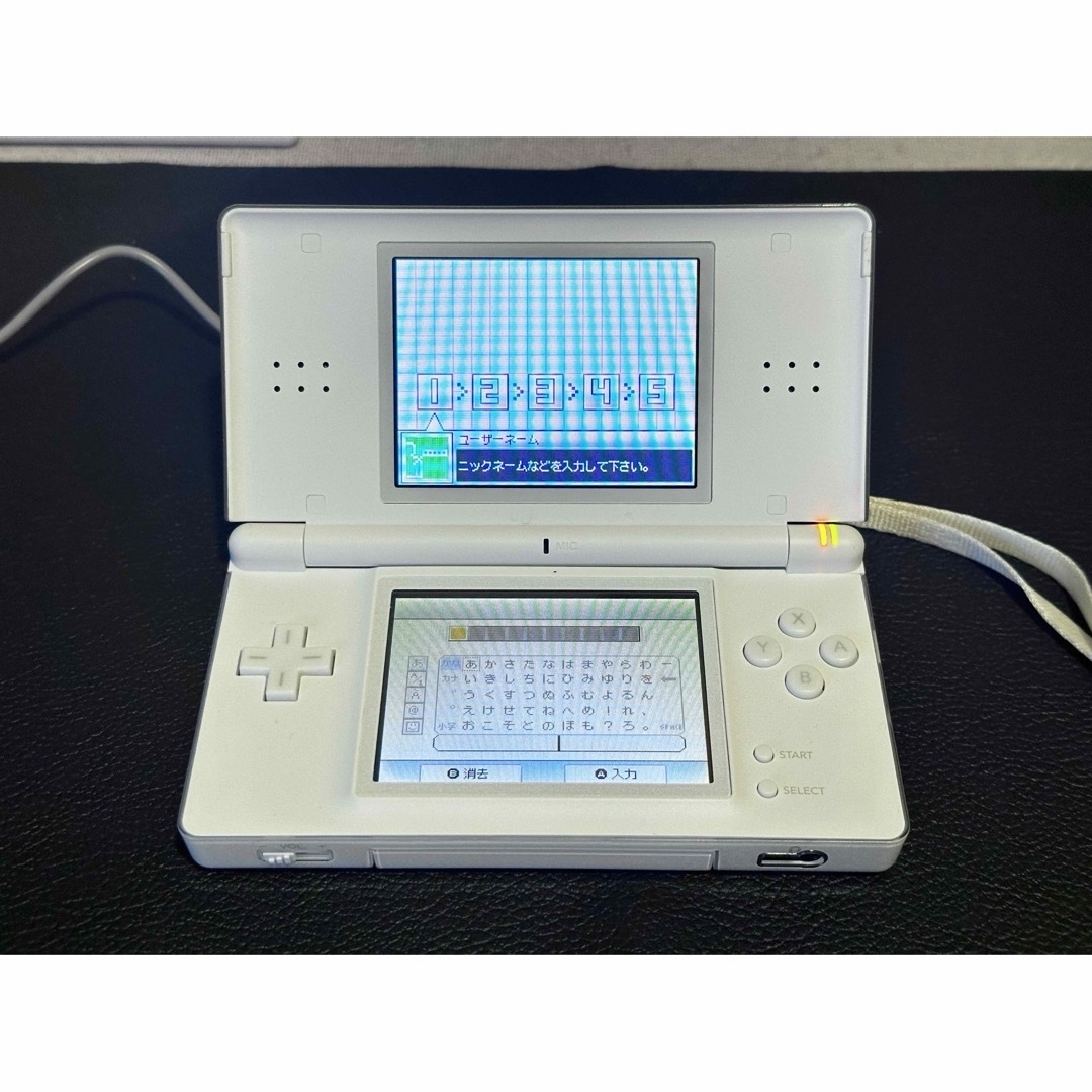 ニンテンドーDS lite ホワイト エンタメ/ホビーのゲームソフト/ゲーム機本体(携帯用ゲーム機本体)の商品写真