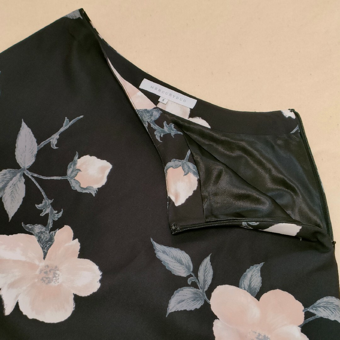 MERCURYDUO(マーキュリーデュオ)のマーキュリーデュオ　ビンテージフラワーアシンメトリースカート　S　花柄　スカート レディースのスカート(ひざ丈スカート)の商品写真