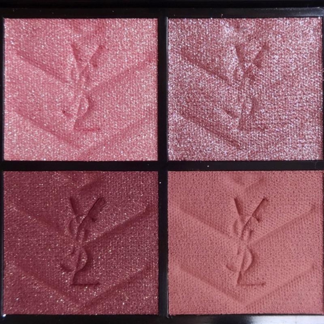 Yves Saint Laurent Beaute(イヴサンローランボーテ)のイヴ・サンローラン クチュール ミニ クラッチ No.400 バビロン ローズ コスメ/美容のベースメイク/化粧品(アイシャドウ)の商品写真