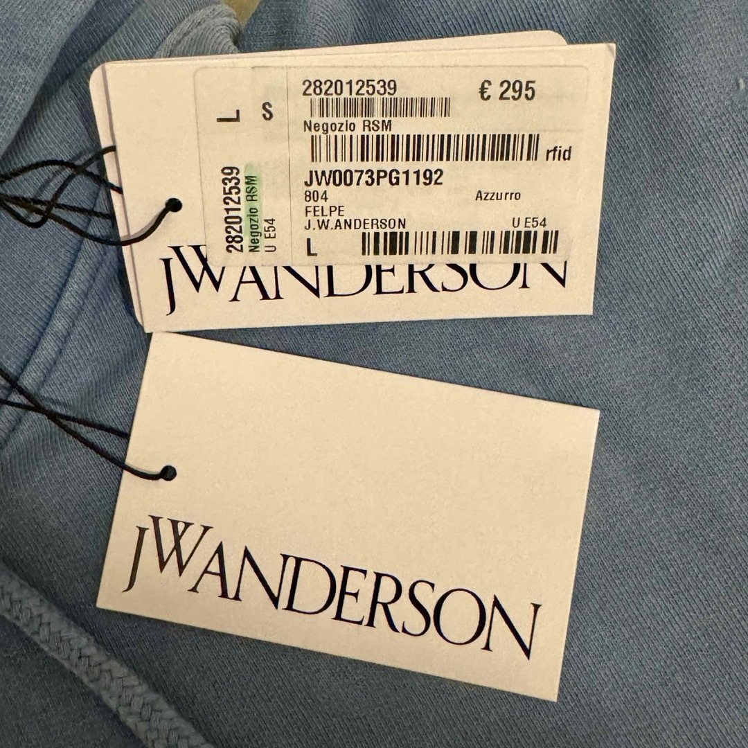 J.W.ANDERSON(ジェイダブリューアンダーソン)の新品 J.W.ANDERSON Logo embroidery hoodie メンズのトップス(スウェット)の商品写真