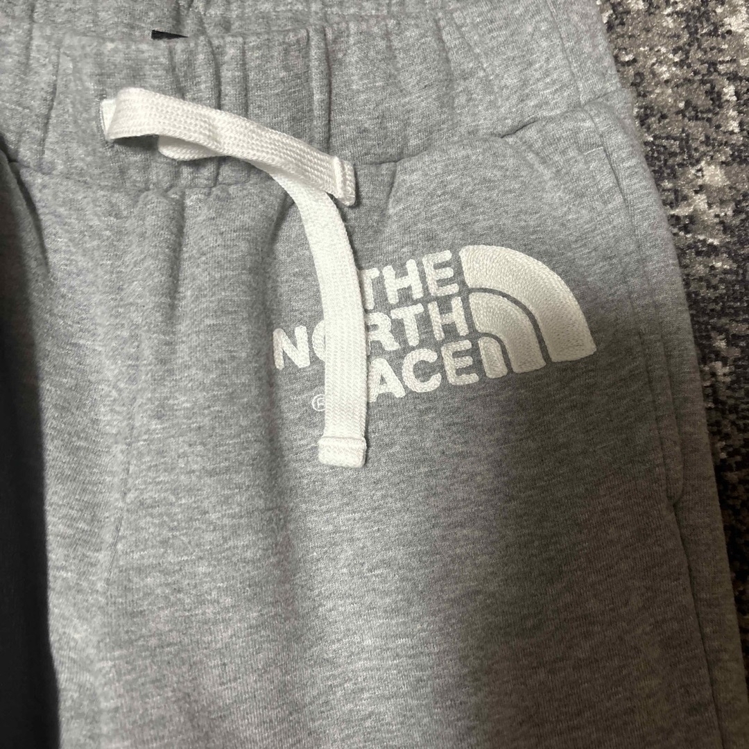 THE NORTH FACE(ザノースフェイス)の1着¥7800ノースフェイス　スウェット　グレー　ブラック メンズのパンツ(その他)の商品写真