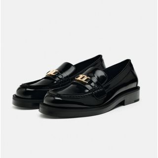 ZARA(メタル ・ ローファー/革靴)のフリマアイテム一覧 ZARA(メタル ・ ローファー/革靴)のフリマアイテム一覧