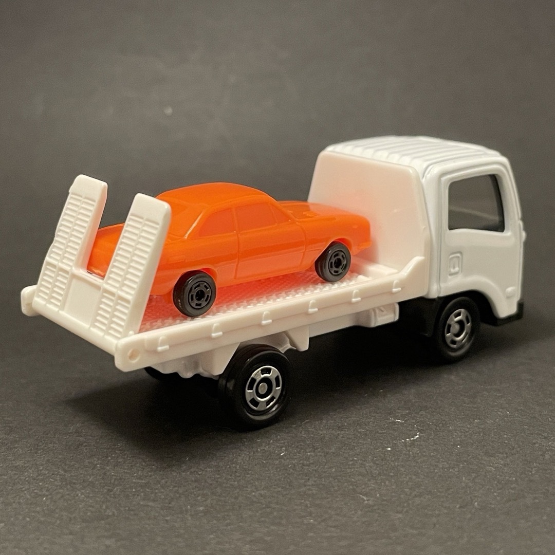 Takara Tomy(タカラトミー)の【廃盤】トミカ No.60 いすゞ エルフ 車両運搬車 初回特別仕様 エンタメ/ホビーのおもちゃ/ぬいぐるみ(ミニカー)の商品写真