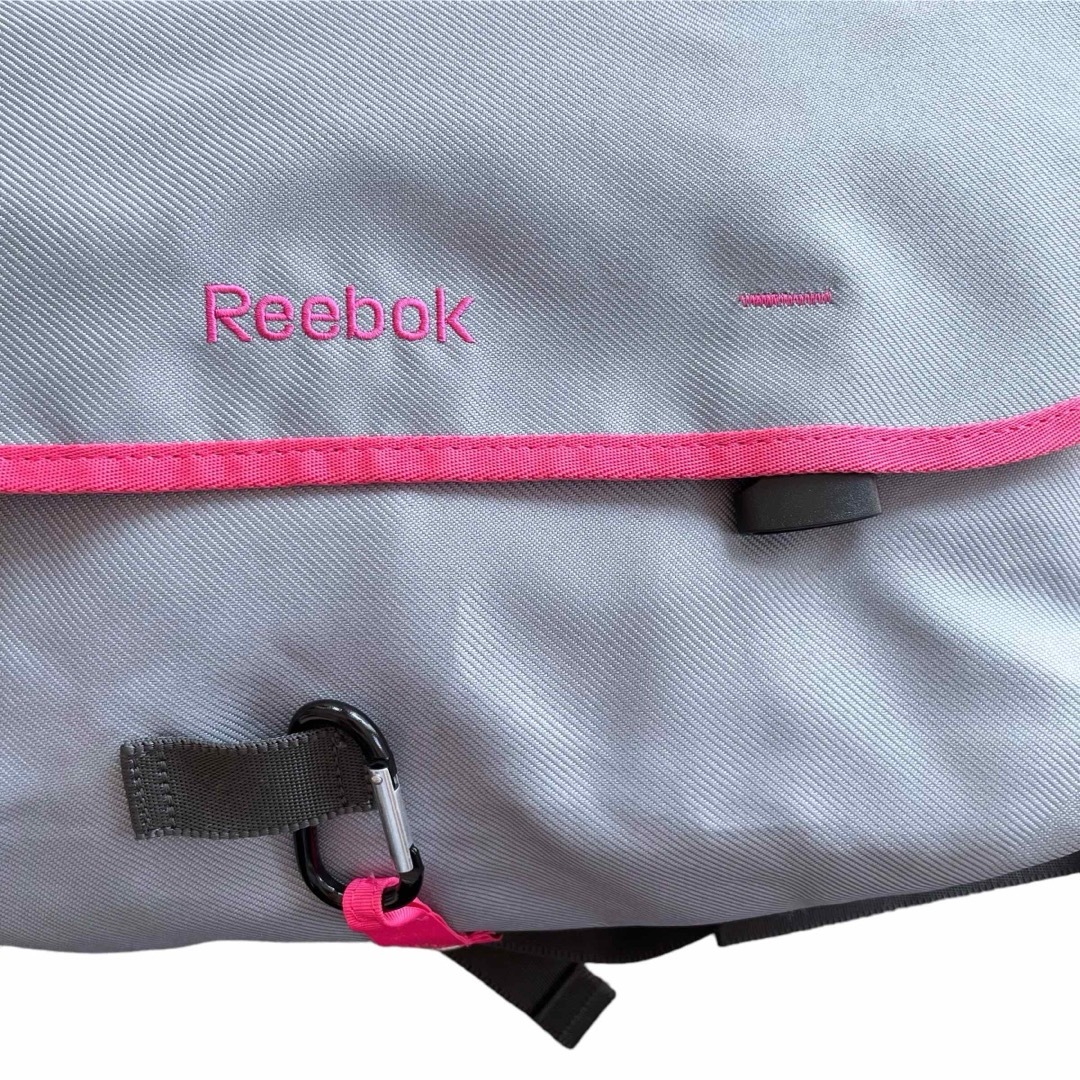Reebok(リーボック)の"Reebok" リーボック 00's~ メッセンジャーバック Y2K メンズのバッグ(メッセンジャーバッグ)の商品写真