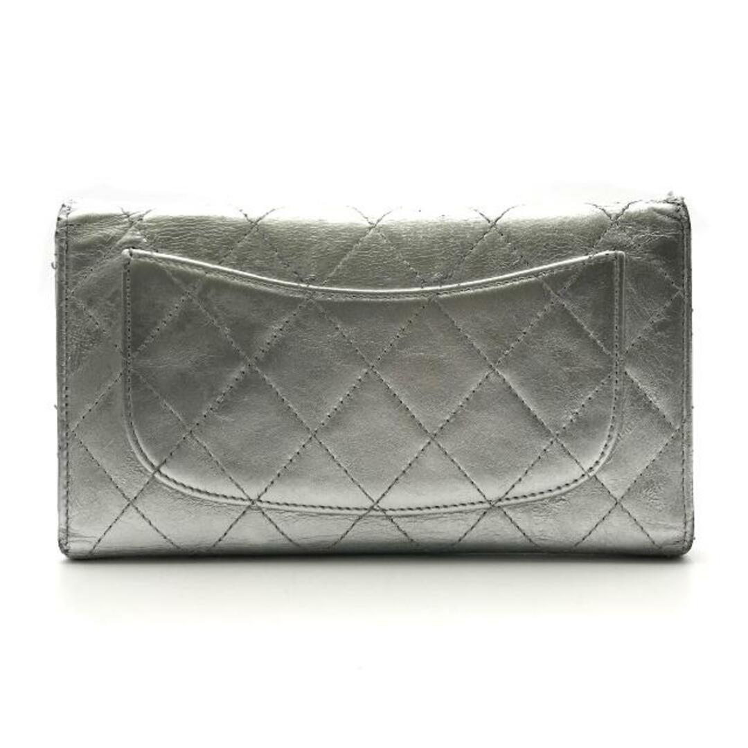 CHANEL(シャネル)のCHANEL シャネル 2.55 マトラッセ メタリック シルバー 長財布 ウォレット a2029 レディースのファッション小物(財布)の商品写真